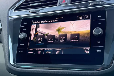 BP23OZS Volkswagen Tiguan 1.5 TSI 150 Elegance 5dr DSG | Heated Seats | Power Tailgate Thumbnail #34