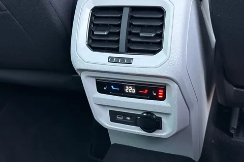 BP23OZS Volkswagen Tiguan 1.5 TSI 150 Elegance 5dr DSG | Heated Seats | Power Tailgate Thumbnail #39