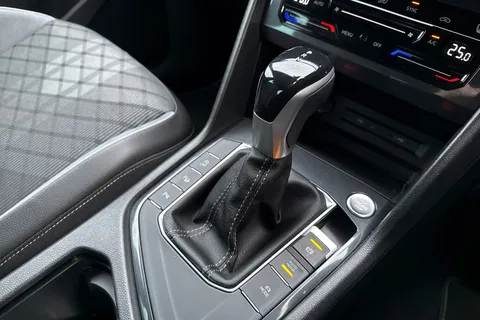 DF23OPJ Volkswagen Tiguan 1.5 TSI 150 R-Line Edition 5dr DSG Thumbnail #24