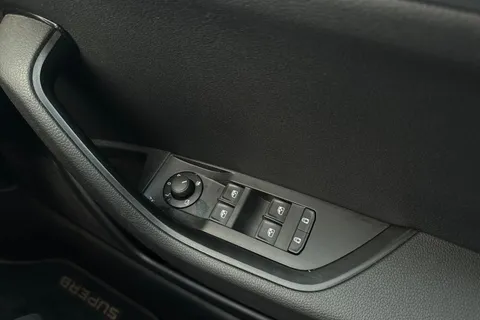 AJ21XDT Škoda Superb 1.4 TSI iV 13kWh SE Technology DSG Euro 6 (s/s) 5dr Thumbnail #19