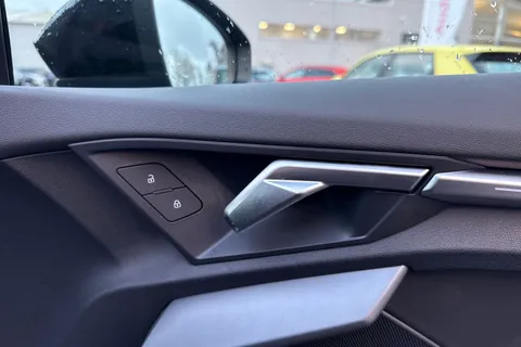 KY25CEF Audi A3 Black Edition 35 TFSI 150 PS S tronic Thumbnail #19