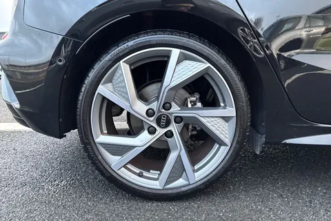 KY25CEF Audi A3 Black Edition 35 TFSI 150 PS S tronic Thumbnail #25