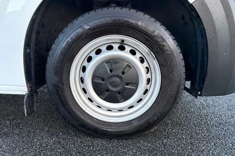 DG25CYE Volkswagen Transporter 2.0 TDI 150 Commerce Plus Van Thumbnail #10