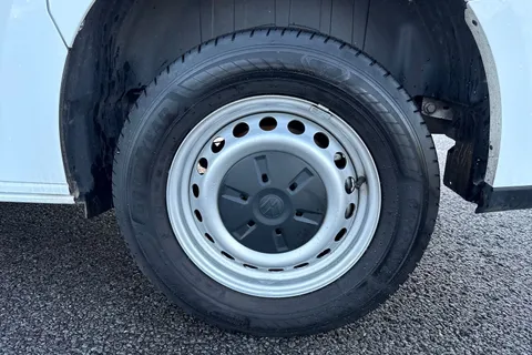 DG25CYE Volkswagen Transporter 2.0 TDI 150 Commerce Plus Van Thumbnail #12