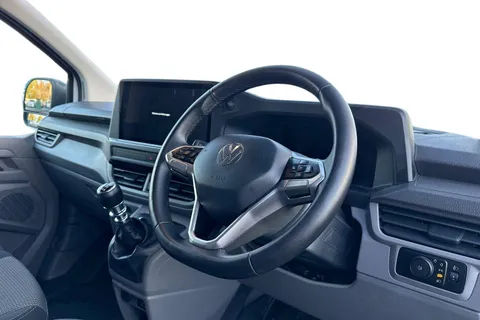 DG25CYE Volkswagen Transporter 2.0 TDI 150 Commerce Plus Van Thumbnail #14