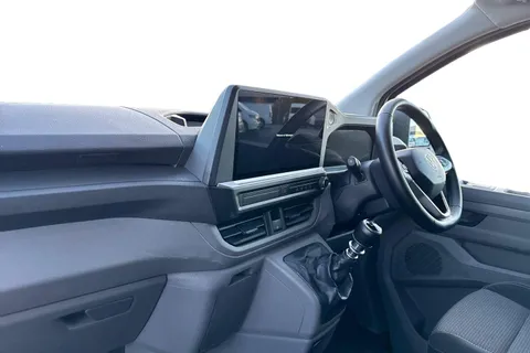 DG25CYE Volkswagen Transporter 2.0 TDI 150 Commerce Plus Van Thumbnail #15