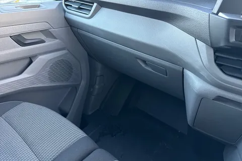 DG25CYE Volkswagen Transporter 2.0 TDI 150 Commerce Plus Van Thumbnail #20