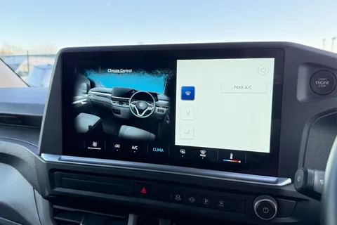 DG25CYE Volkswagen Transporter 2.0 TDI 150 Commerce Plus Van Thumbnail #22