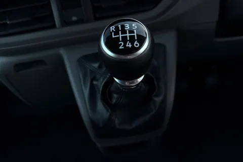 DG25CYE Volkswagen Transporter 2.0 TDI 150 Commerce Plus Van Thumbnail #23