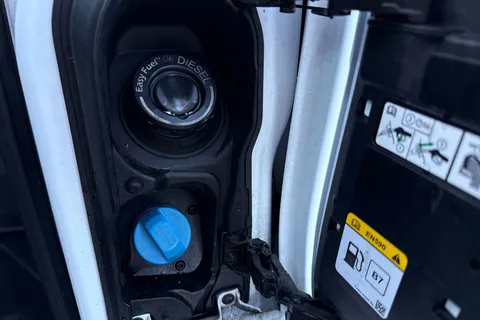 DG25CYE Volkswagen Transporter 2.0 TDI 150 Commerce Plus Van Thumbnail #27