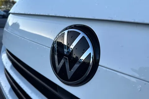 DG25CYE Volkswagen Transporter 2.0 TDI 150 Commerce Plus Van Thumbnail #29