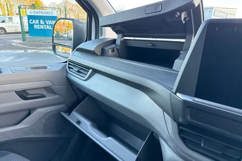 DG25CYE Volkswagen Transporter 2.0 TDI 150 Commerce Plus Van Thumbnail #33