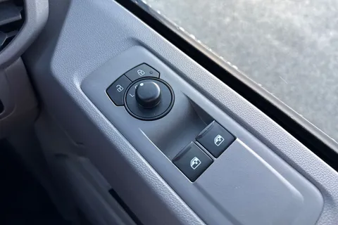 DG25CYE Volkswagen Transporter 2.0 TDI 150 Commerce Plus Van Thumbnail #39