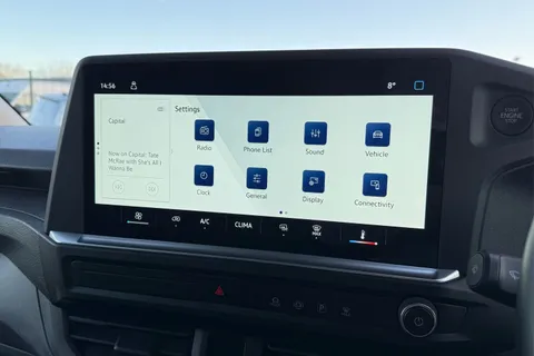 DG25CYE Volkswagen Transporter 2.0 TDI 150 Commerce Plus Van Thumbnail #46