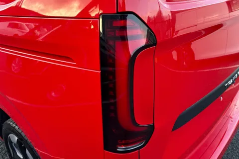 CX75KFE Volkswagen Transporter 2.0 TDI T28 Commerce Pro Panel Van 5dr Diesel Auto FWD SWB Euro 6 (s/s) (150 ps) Thumbnail #7