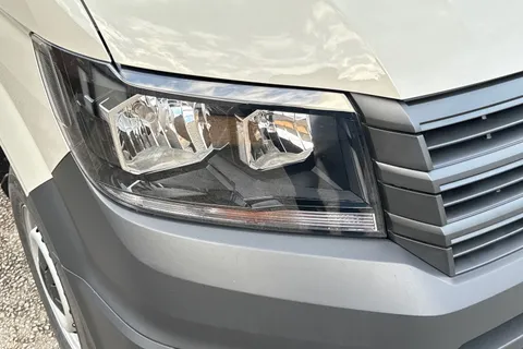 CX75JZU Volkswagen Crafter 2.0 TDI CR30 Commerce Panel Van 5dr Diesel Manual FWD MWB Euro 6 (s/s) (140 ps) Thumbnail #8