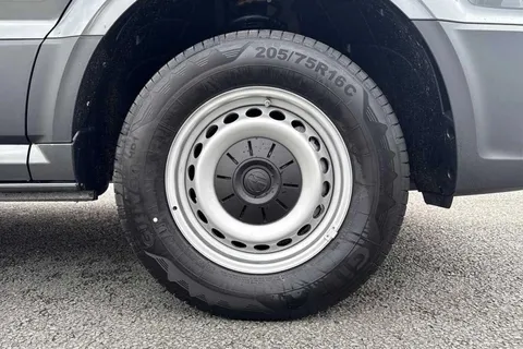 DF75TZA Volkswagen Crafter CR35 Panel van Commerce Plus LWB 177 PS 2.0 TDI 8sp Auto - MY25/LED's/Camer Thumbnail #10