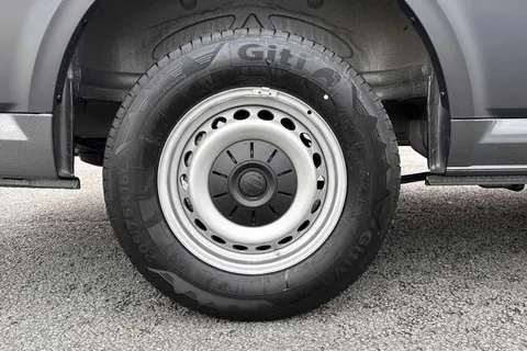 DF75TZA Volkswagen Crafter CR35 Panel van Commerce Plus LWB 177 PS 2.0 TDI 8sp Auto - MY25/LED's/Camer Thumbnail #11