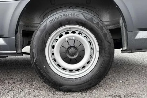 DF75TZA Volkswagen Crafter CR35 Panel van Commerce Plus LWB 177 PS 2.0 TDI 8sp Auto - MY25/LED's/Camer Thumbnail #12