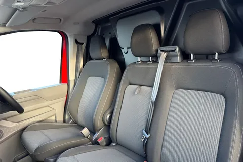 CX75KFE Volkswagen Transporter 2.0 TDI T28 Commerce Pro Panel Van 5dr Diesel Auto FWD SWB Euro 6 (s/s) (150 ps) Thumbnail #15