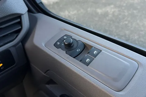 CX75KFE Volkswagen Transporter 2.0 TDI T28 Commerce Pro Panel Van 5dr Diesel Auto FWD SWB Euro 6 (s/s) (150 ps) Thumbnail #20