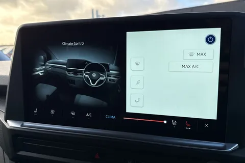 CX75KFE Volkswagen Transporter 2.0 TDI T28 Commerce Pro Panel Van 5dr Diesel Auto FWD SWB Euro 6 (s/s) (150 ps) Thumbnail #21