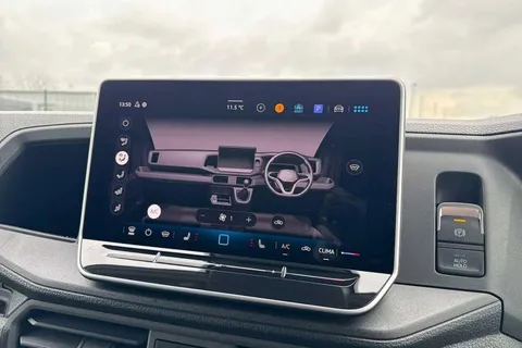 DF75TZA Volkswagen Crafter CR35 Panel van Commerce Plus LWB 177 PS 2.0 TDI 8sp Auto - MY25/LED's/Camer Thumbnail #22