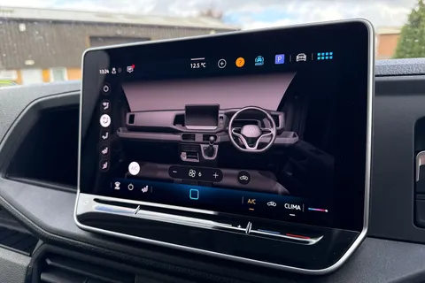 CX75JZU Volkswagen Crafter 2.0 TDI CR30 Commerce Panel Van 5dr Diesel Manual FWD MWB Euro 6 (s/s) (140 ps) Thumbnail #21