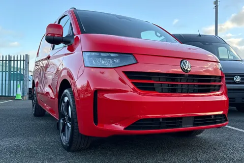 CX75KFE Volkswagen Transporter 2.0 TDI T28 Commerce Pro Panel Van 5dr Diesel Auto FWD SWB Euro 6 (s/s) (150 ps) Thumbnail #24