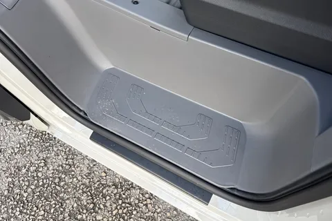 CX75JZU Volkswagen Crafter 2.0 TDI CR30 Commerce Panel Van 5dr Diesel Manual FWD MWB Euro 6 (s/s) (140 ps) Thumbnail #28