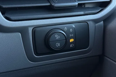 CX75KFE Volkswagen Transporter 2.0 TDI T28 Commerce Pro Panel Van 5dr Diesel Auto FWD SWB Euro 6 (s/s) (150 ps) Thumbnail #32