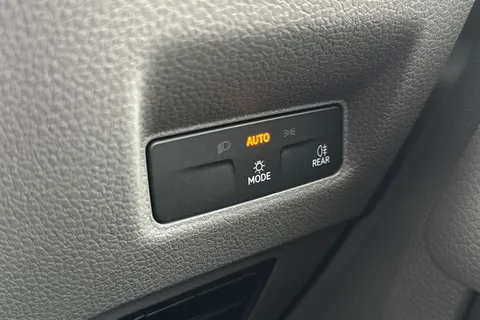 CX75JZU Volkswagen Crafter 2.0 TDI CR30 Commerce Panel Van 5dr Diesel Manual FWD MWB Euro 6 (s/s) (140 ps) Thumbnail #31