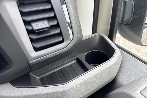 CX75JZU Volkswagen Crafter 2.0 TDI CR30 Commerce Panel Van 5dr Diesel Manual FWD MWB Euro 6 (s/s) (140 ps) Thumbnail #32