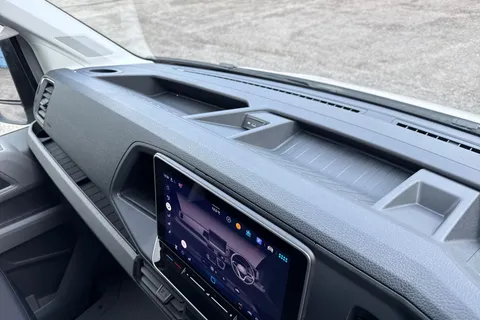 CX75JZU Volkswagen Crafter 2.0 TDI CR30 Commerce Panel Van 5dr Diesel Manual FWD MWB Euro 6 (s/s) (140 ps) Thumbnail #34