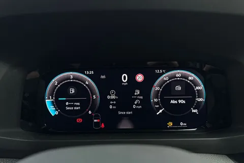 CX75JZU Volkswagen Crafter 2.0 TDI CR30 Commerce Panel Van 5dr Diesel Manual FWD MWB Euro 6 (s/s) (140 ps) Thumbnail #35