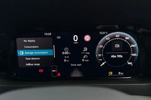 CX75JZU Volkswagen Crafter 2.0 TDI CR30 Commerce Panel Van 5dr Diesel Manual FWD MWB Euro 6 (s/s) (140 ps) Thumbnail #37