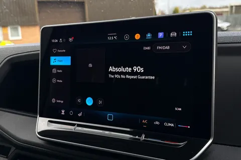 CX75JZU Volkswagen Crafter 2.0 TDI CR30 Commerce Panel Van 5dr Diesel Manual FWD MWB Euro 6 (s/s) (140 ps) Thumbnail #40