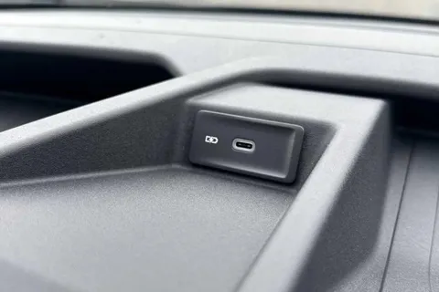 DF75TZA Volkswagen Crafter CR35 Panel van Commerce Plus LWB 177 PS 2.0 TDI 8sp Auto - MY25/LED's/Camer Thumbnail #45