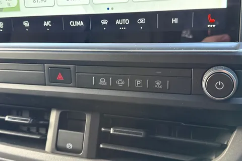 CX75KFE Volkswagen Transporter 2.0 TDI T28 Commerce Pro Panel Van 5dr Diesel Auto FWD SWB Euro 6 (s/s) (150 ps) Thumbnail #46