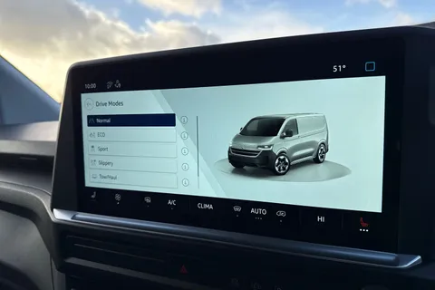 CX75KFE Volkswagen Transporter 2.0 TDI T28 Commerce Pro Panel Van 5dr Diesel Auto FWD SWB Euro 6 (s/s) (150 ps) Thumbnail #47