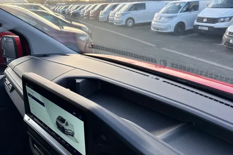 CX75KFE Volkswagen Transporter 2.0 TDI T28 Commerce Pro Panel Van 5dr Diesel Auto FWD SWB Euro 6 (s/s) (150 ps) Thumbnail #54