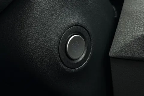 CX75JZU Volkswagen Crafter 2.0 TDI CR30 Commerce Panel Van 5dr Diesel Manual FWD MWB Euro 6 (s/s) (140 ps) Thumbnail #53