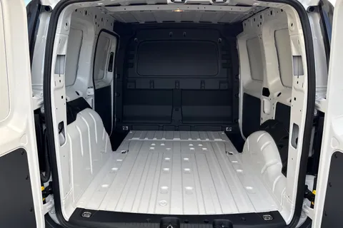 CX75JXF Volkswagen Caddy 2.0 TDI C20 Commerce Panel Van 5dr Diesel Manual SWB Euro 6 (s/s) (102 ps) Thumbnail #6