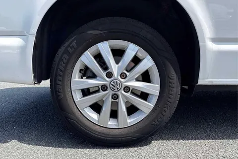 DE74BLJ Volkswagen Transporter 2.0 TDI 110 Highline Van Thumbnail #11