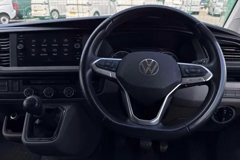 DE74BLJ Volkswagen Transporter 2.0 TDI 110 Highline Van Thumbnail #18