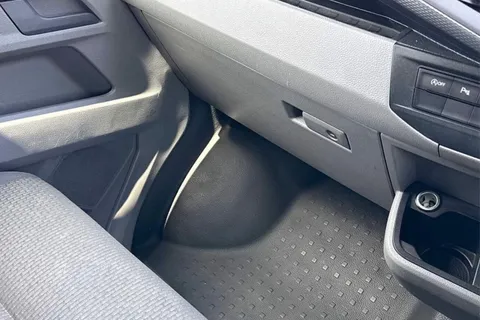 DE74BLJ Volkswagen Transporter 2.0 TDI 110 Highline Van Thumbnail #20