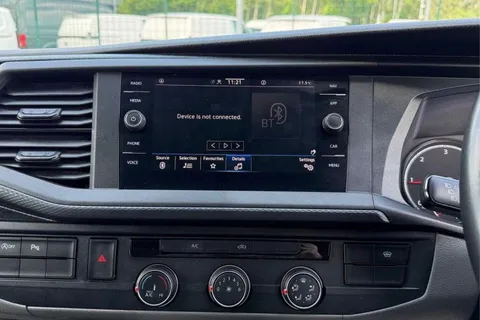 DE74BLJ Volkswagen Transporter 2.0 TDI 110 Highline Van Thumbnail #42