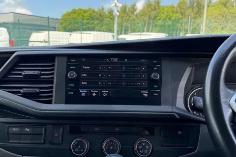 DE74BLJ Volkswagen Transporter 2.0 TDI 110 Highline Van Thumbnail #47