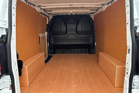 CX25LWJ Volkswagen Transporter 2.0 TDI T28 Commerce Plus FWD SWB Euro 6 (s/s) 5dr Thumbnail #6