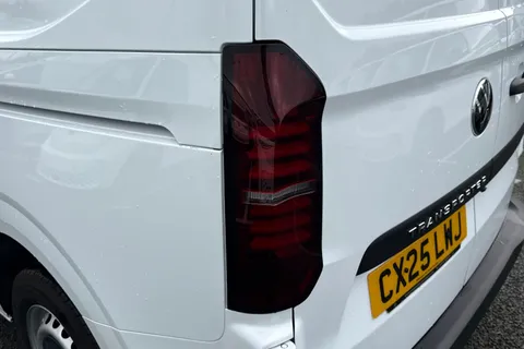 CX25LWJ Volkswagen Transporter 2.0 TDI T28 Commerce Plus FWD SWB Euro 6 (s/s) 5dr Thumbnail #7